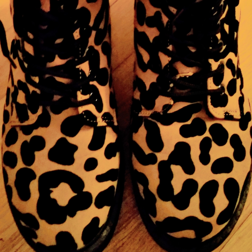 Qupid NWT in box! Leapord boots size 7